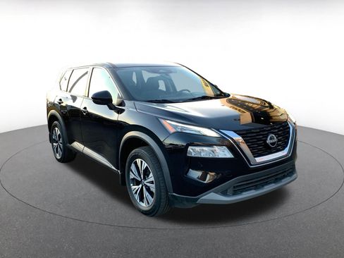 Used 2022 Nissan Rogue SV image 1