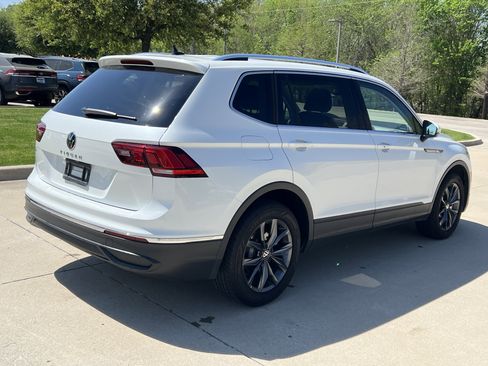 Certified 2023 Volkswagen Tiguan SE w/ Panoramic Sunroof Package image 10