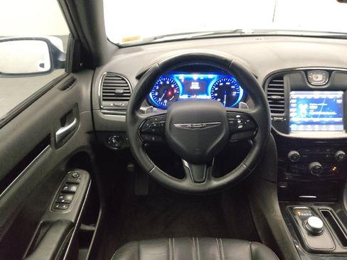 Used 2018 Chrysler 300 S RWD image 22