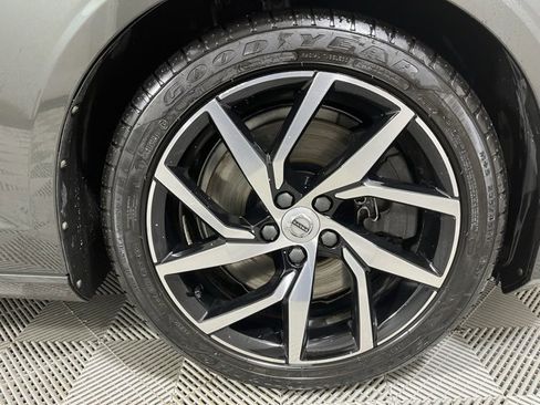Used 2019 Volvo S60 T6 Momentum w/ Multimedia Package image 23