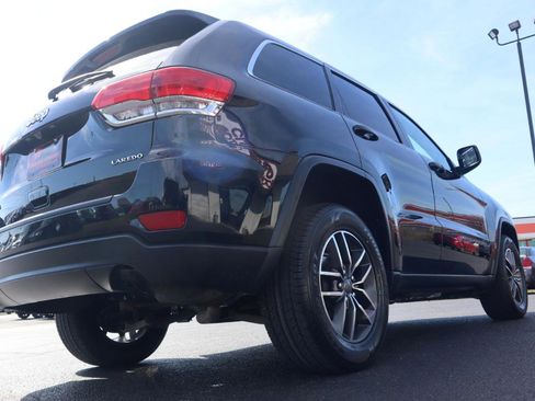 Used 2019 Jeep Grand Cherokee Laredo w/ 18" Wheel & 8.4" Radio Group image 18