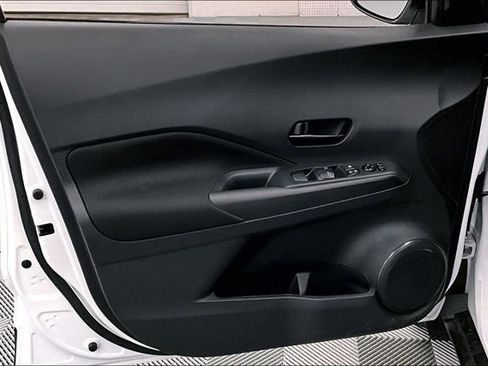 New 2025 Nissan Kicks Play S image 29