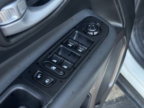 Used 2023 Jeep Renegade Latitude image 8