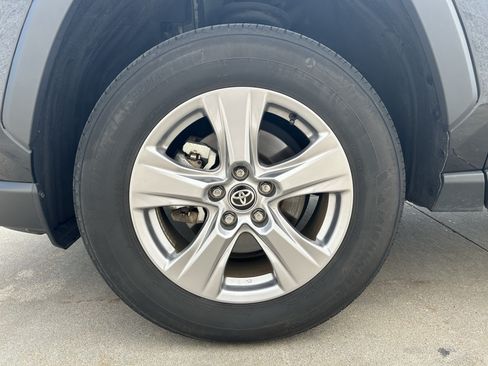 Used 2025 Toyota RAV4 XLE FWD image 11