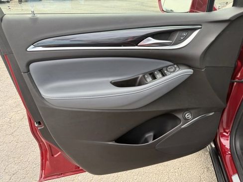 Used 2020 Buick Enclave Essence w/ Sport Touring Edition image 28