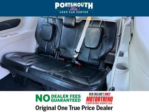 Used 2024 Chrysler Pacifica Touring-L image 8