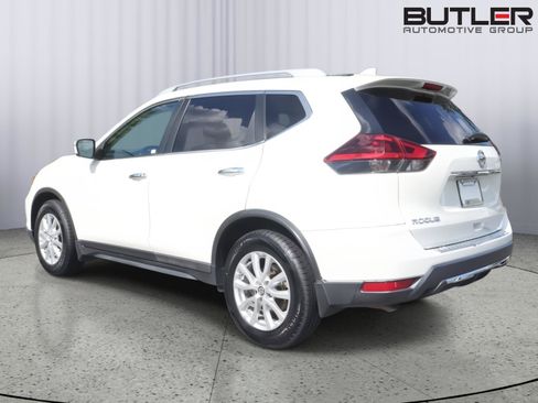 Used 2018 Nissan Rogue SV FWD image 4