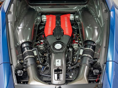 Used 2018 Ferrari 488 GTB RWD image 12
