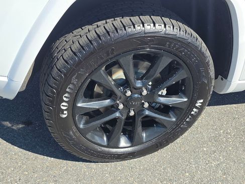 Used 2020 Jeep Grand Cherokee Altitude image 27