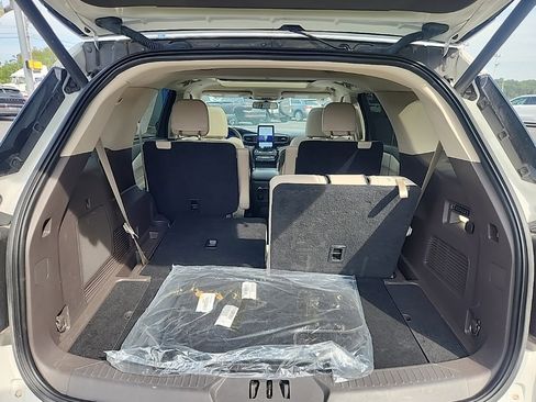 Used 2022 Ford Explorer Platinum w/ Technology Package image 30