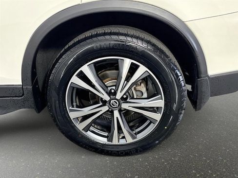 Certified 2019 Nissan Rogue SV w/ Premium Package image 31