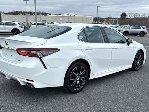 Used 2022 Toyota Camry SE image 6