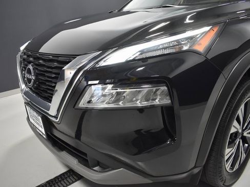 Used 2022 Nissan Rogue SV w/ SV Premium Package image 11