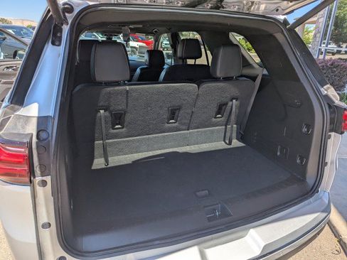 Used 2022 Chevrolet Traverse Premier AWD/4WD image 28