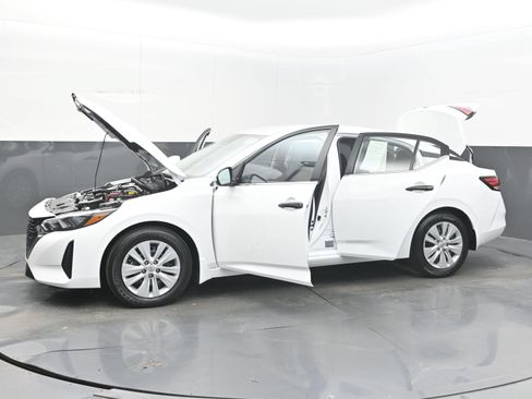 Certified 2025 Nissan Sentra S FWD image 40