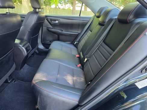 Used 2016 Toyota Camry SE w/ Moonroof Package FWD image 23