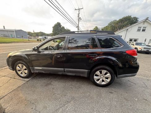 Used 2010 Subaru Outback 3.6R Limited AWD/4WD image 5