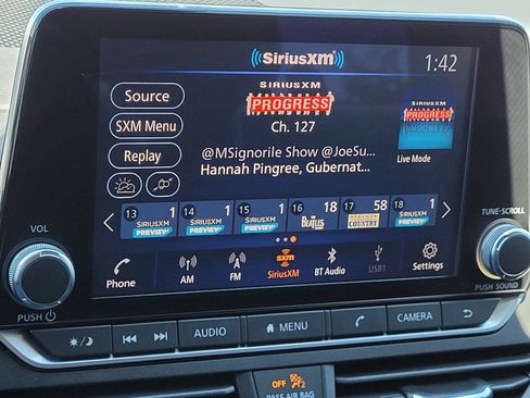 Used 2024 Nissan Altima 2.5 SV FWD image 19