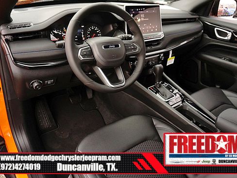 New 2026 Jeep Compass Latitude image 10