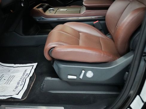 Used 2025 Lincoln Navigator Reserve AWD/4WD image 16