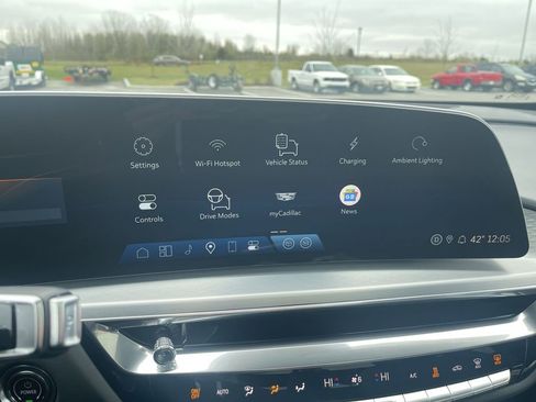 Certified 2024 Cadillac Lyriq Luxury AWD/4WD image 25