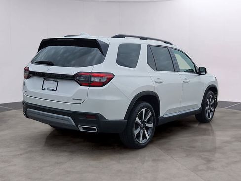 Certified 2024 Honda Pilot Touring image 2