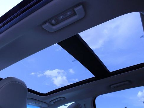 Used 2018 Ford Edge Titanium w/ Equipment Group 302A FWD image 20