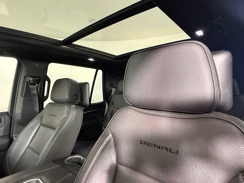Used 2021 GMC Yukon Denali w/ Denali Ultimate Package AWD/4WD image 15