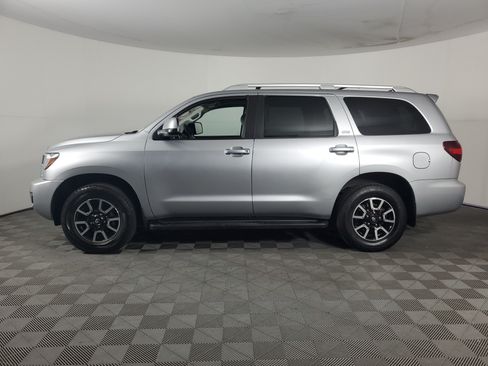 Used 2019 Toyota Sequoia SR5 AWD/4WD image 7