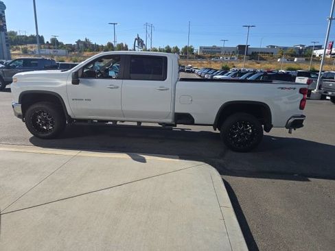 Used 2022 Chevrolet Silverado 2500 LT w/ Convenience Package AWD/4WD image 9