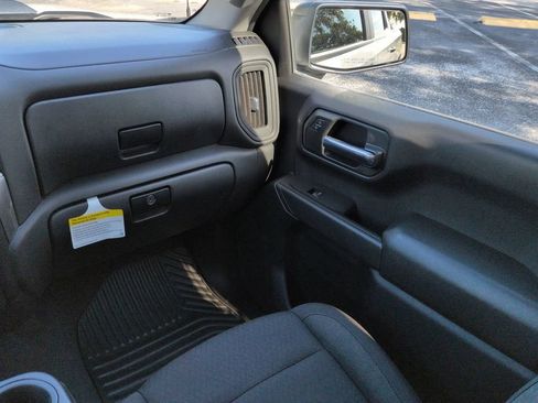 Used 2025 Chevrolet Silverado 1500 Custom Trail Boss AWD/4WD image 17