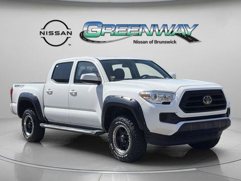 Used 2020 Toyota Tacoma SR AWD/4WD image 2