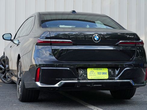 Used 2023 BMW 740i w/ Executive Package RWD image 6