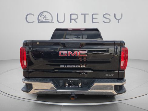 Used 2022 GMC Sierra 1500 SLT w/ SLT Premium Package AWD/4WD image 4