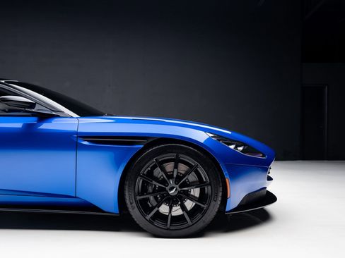 Used 2020 Aston Martin DB11 AMR image 41