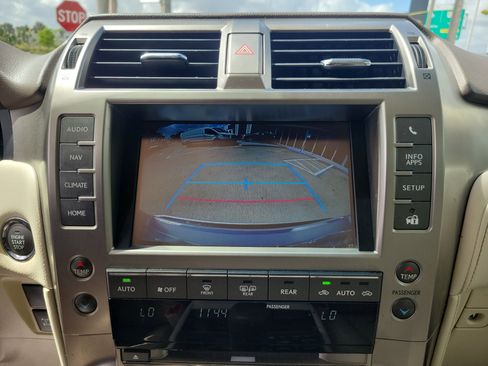 Used 2019 Lexus GX 460 Premium w/ Premium Package image 11