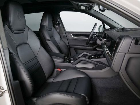 New 2026 Porsche Cayenne GTS image 11