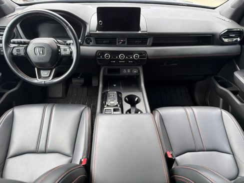 Used 2023 Honda Pilot TrailSport image 4