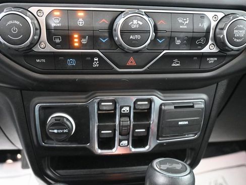 Used 2022 Jeep Wrangler Unlimited Sahara w/ Cold Weather Group image 16