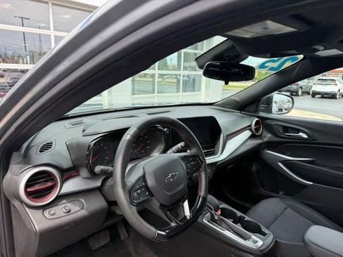 Used 2025 Chevrolet Trax RS w/ Sunroof Package FWD image 8