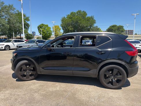 Used 2019 Volvo XC40 T5 Momentum AWD/4WD image 8