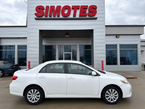 Used 2012 Toyota Corolla LE FWD image 1
