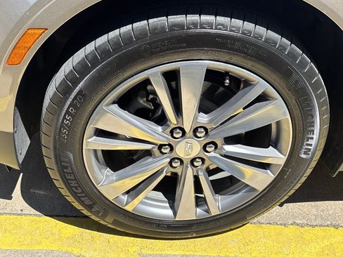 Used 2022 Cadillac XT5 Premium Luxury w/ Technology Package FWD image 11