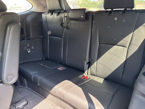 Used 2023 Toyota Highlander XLE FWD image 5