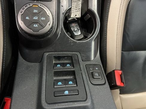 Used 2024 Ford Bronco Wildtrak image 30