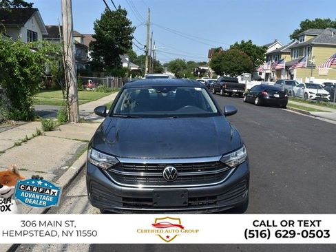 Used 2025 Volkswagen Jetta SE FWD image 2