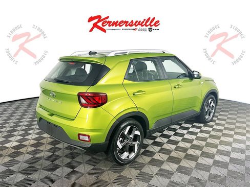 Used 2024 Hyundai Venue SEL image 7