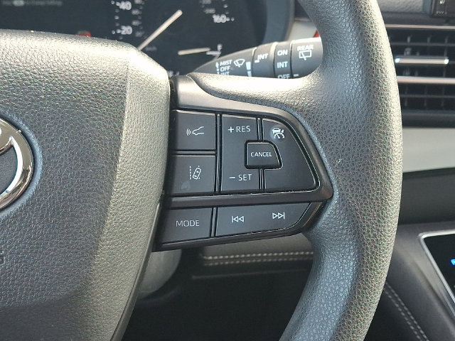 Certified 2025 Toyota Sienna LE AWD/4WD image 21