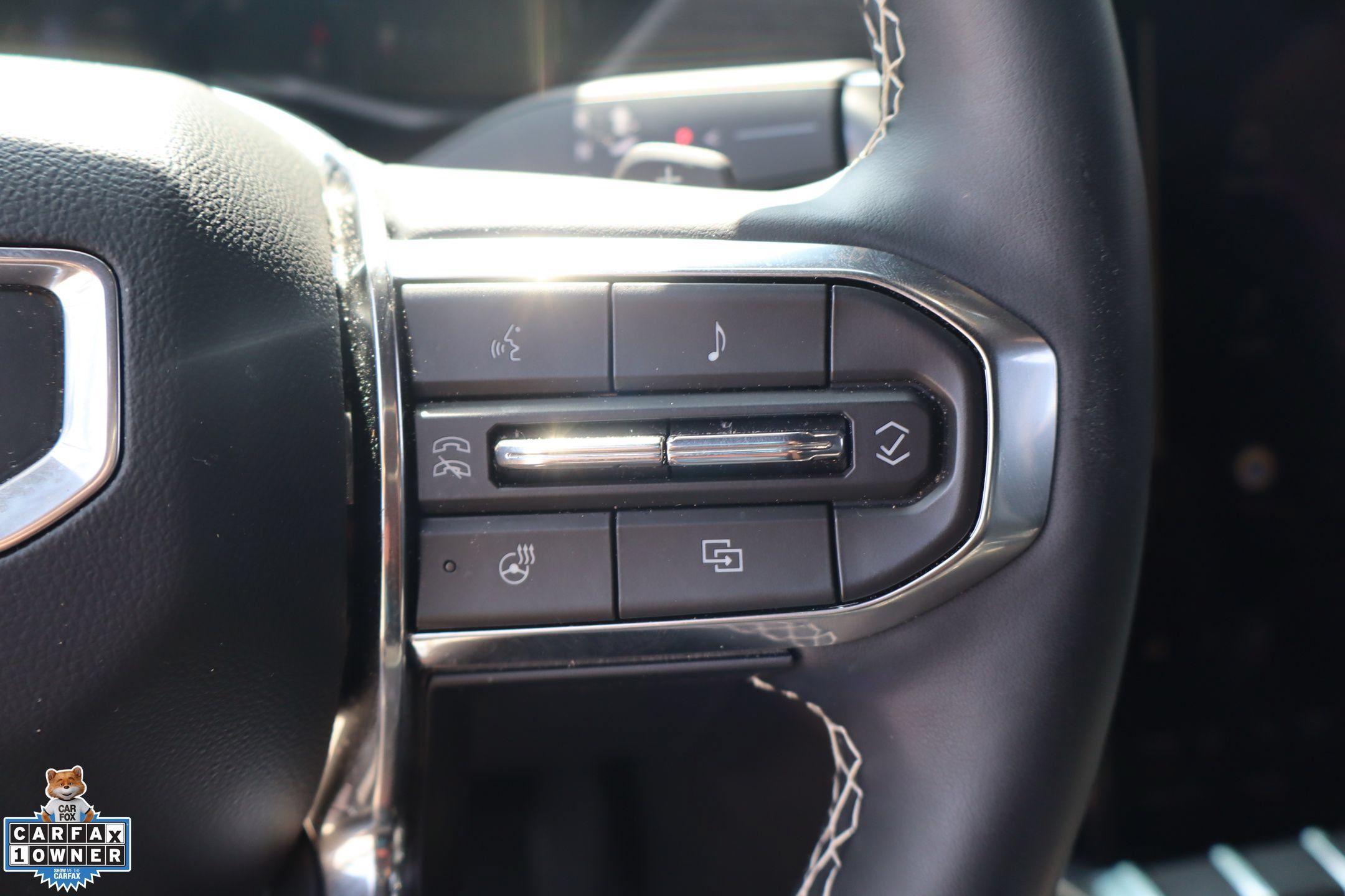 Used 2025 GMC Acadia Denali w/ LPO, Floor Liner Package FWD image 18