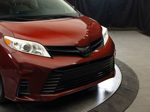 Used 2020 Toyota Sienna L FWD image 3